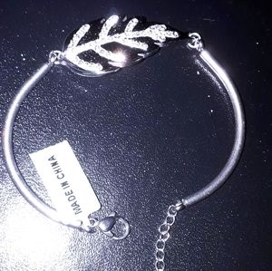 Beautiful Crystal Leaf Bracelet